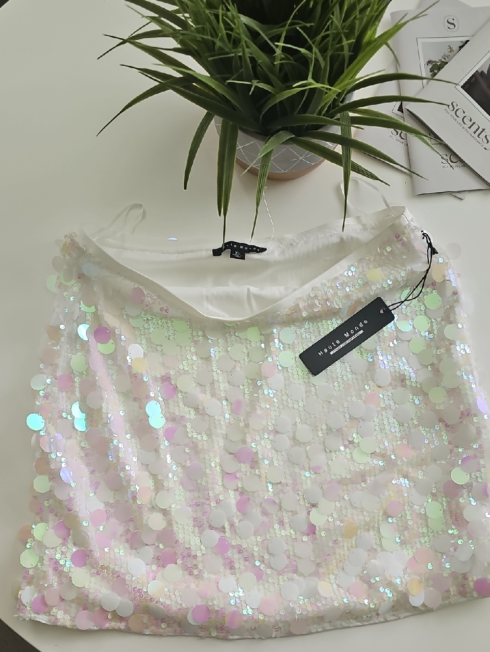 NWT Haute Monde Iridescent White Sequin Mini Skirt - Picture 4 of 5